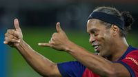 Ronaldinho felicita a Joan Laporta por su reelección como presidente del Barcelona
