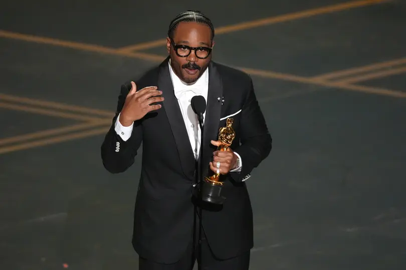 Ryan Coogler recibiendo su Oscar | AP
