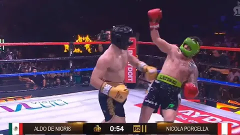 Una combinación de golpes mandó a Nicola a la lona/Ring Royale