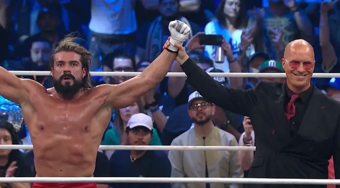 Andrade El Ídolo llevándose la victoria sobre Bandido | AEW