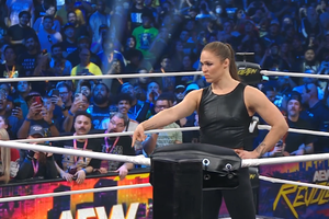 ¡Inesperado! Ronda Rousey llega a AEW y ataca a Toni Storm