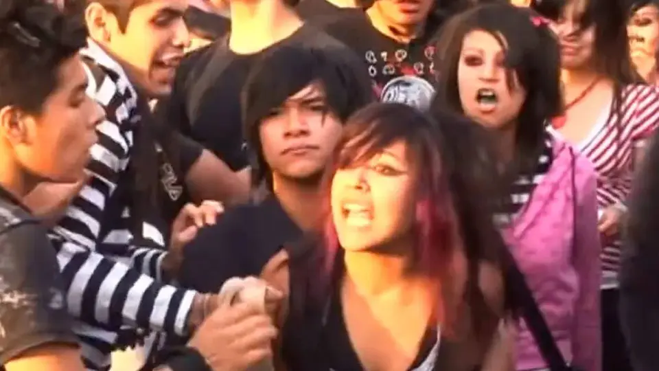 Un 16 de marzo de 2008 emos y punks se enfrentaron en una campal que marcó historia