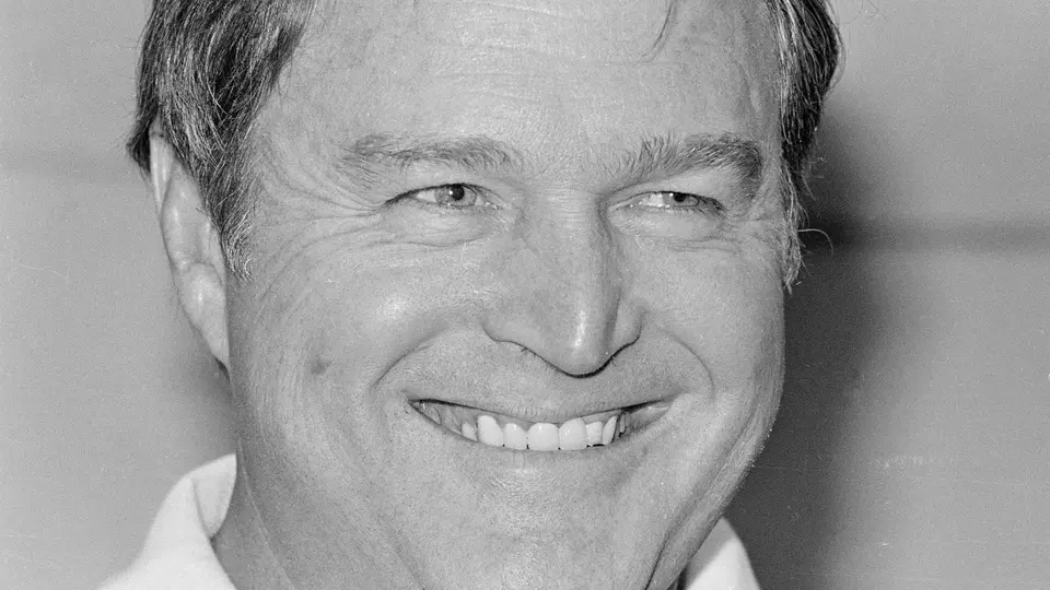 Chuck Noll, entrenador en jefe de los Steelers | AP