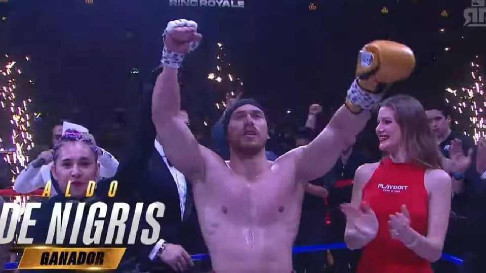 Aldo de Nigris también salió con la mano en alto al noquear a Nicola Porcella/Ring Royale