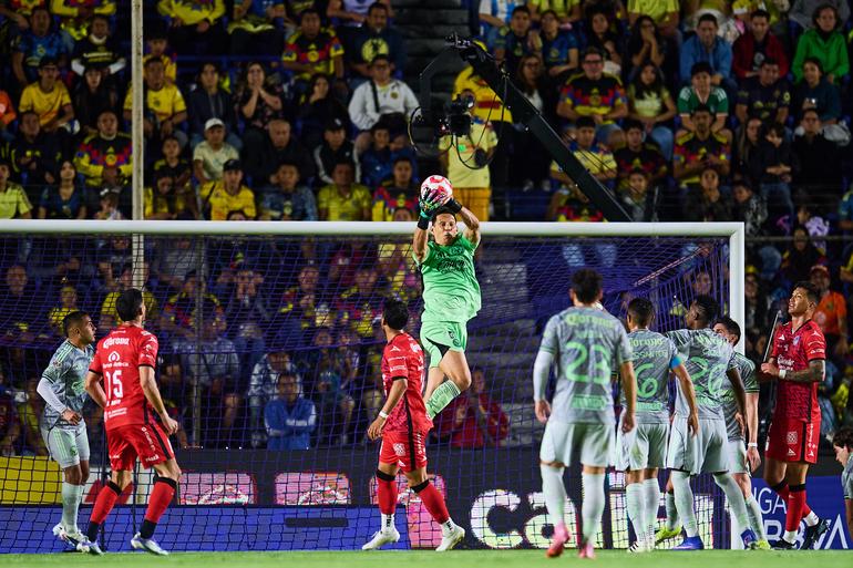 Rodolfo Cota se queda con la titularidad ante la lesión de Malagón | MexSport