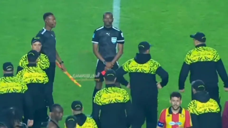 La roja defendió al árbitro l CAPTURA