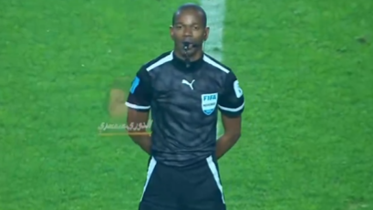 ¿Tenía miedo? Árbitro protagoniza momento sublime en la Champions League Africana