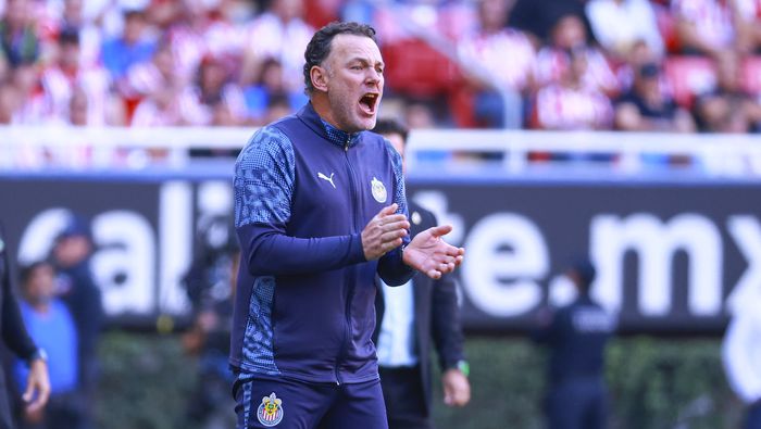 Gabriel Milito durante el partido entre Chivas y Santos | MEXSPORT