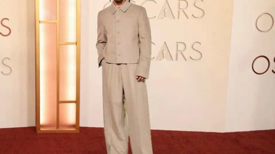 ¡Es un papucho! Lewis Hamilton asiste a los Oscars