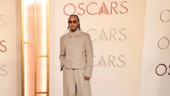 ¡Es un papucho! Lewis Hamilton asiste a los Oscars