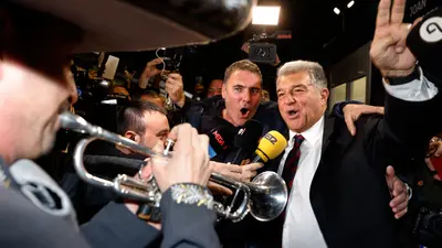 ¡Serenata blaugrana! Joan Laporta recibe maricahis tras ganar las elecciones de presidente en Barcelona