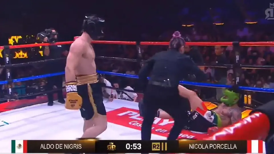La referí decidió parar la pelea en el segundo round/Ring Royale