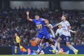 Guillermo Martínez y Willer Ditta en el penal del partido de Pumas contra Cruz Azul | IMAGO 7