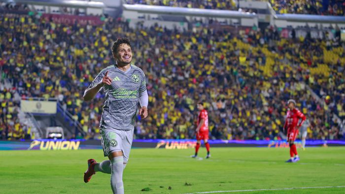 Raphael Veiga celebrando su gol con América ante Mazatlán | MEXSPORT