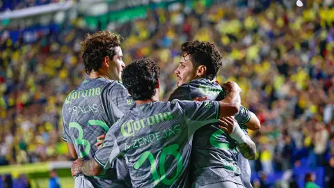 Jugadores de América festejando el gol de Rapha Veiga | MexSport