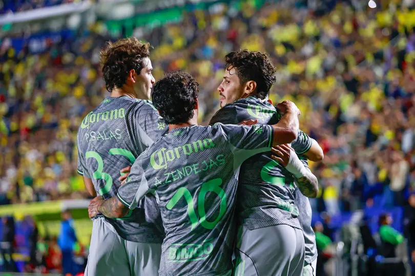 Jugadores de América festejando el gol de Rapha Veiga | MexSport
