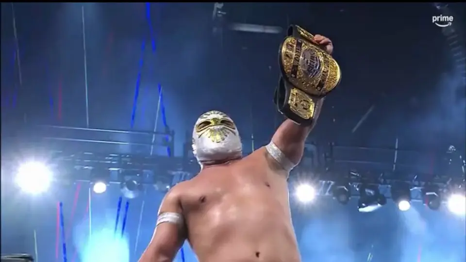 Místico ganando el campeonato de tríos de AEW | AEW