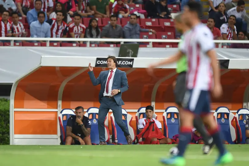 Matías Almeyda al frente de Chivas en un partido de la Liga de Campeones Concacaf | MEXSPORT