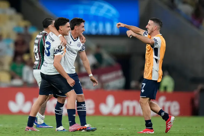 Jugadores del Independiente Rivadavia de Argentina celebran la victoria de su equipo por 2-1 sobre el Fluminense I AP