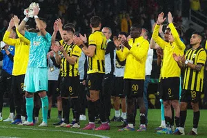 El AEK de Orbelín Pineda se despide de Europa en Cuartos de Final de Conference League