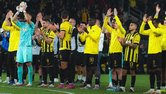 El AEK de Orbelín Pineda se despide de Europa en Cuartos de Final de Conference League