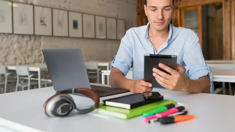 Encuesta revela que siete de cada 10 estudiantes y profesores aseguraron haber mejorado su desempeño académico gracias a la IA / FREEPIK