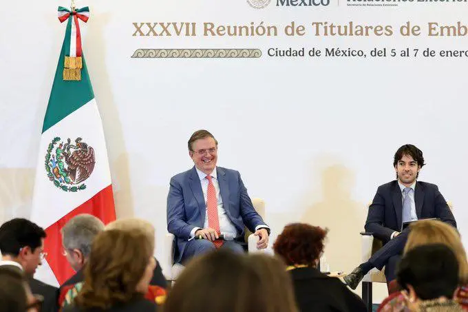 Acusan al excanciller de nepotismo y uso de recursos públicos a favor de un familiar / FB: @MarceloEbrardC