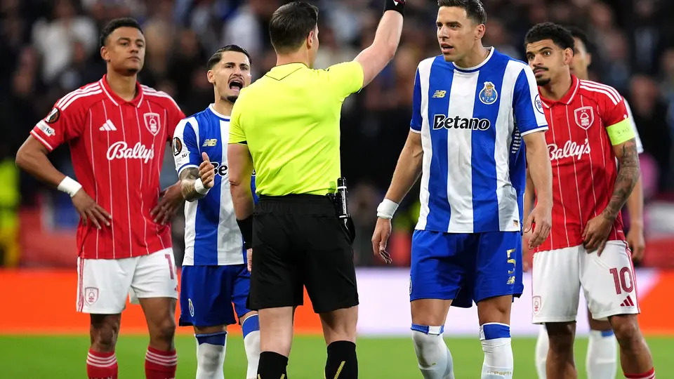 Expulsión de Jan Bednarek del Porto | AP