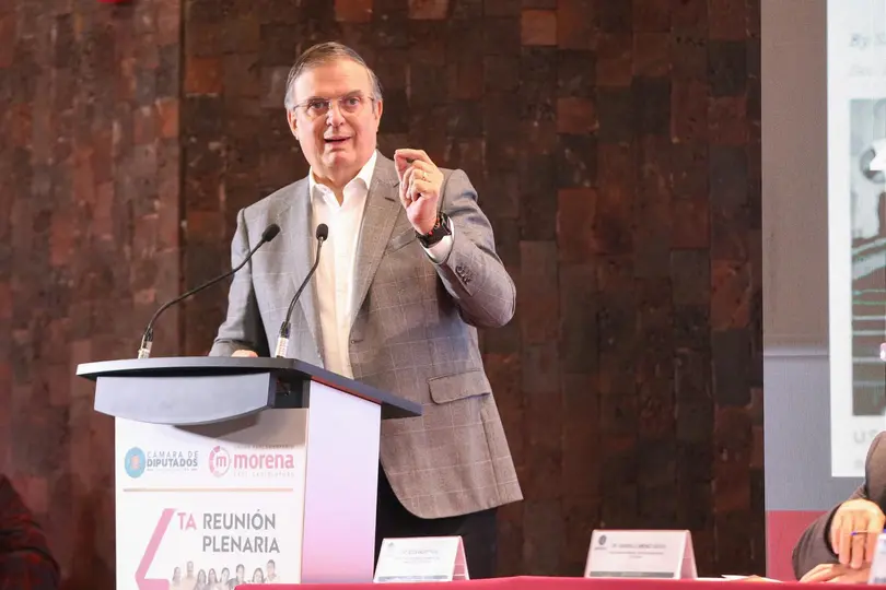 El hoy Secretario de Economía respondió que la estancia fue por invitación de la entonces embajadora Josefa González Blanco Ortiz Mena / FB: @MarceloEbrardC