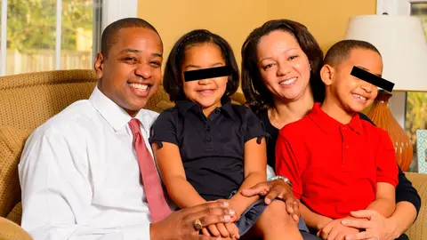 Uno de los hijos de la pareja fue quien llamó al 911 y así fue como las autoridades llegaron a la casa del político / FB: @justin.fairfax.2025