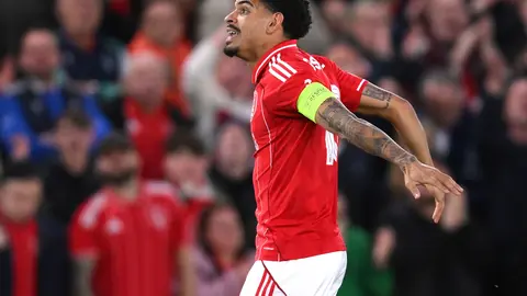 Morgan Gibbs-White tras anotar al Porto | AP