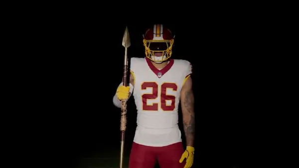 Los Commanders presentan nuevos uniformes y destaca con detalles de su pasado como 'Redskins'