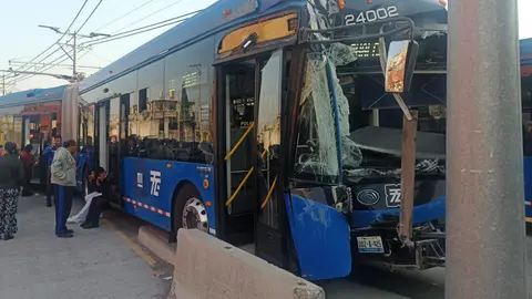 VIDEOS: Choca Trolebús en Chalco contra un poste y deja 20 heridos