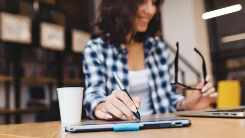 Los estudiantes también ha usado la IA para apoyo emocional y otras cosas / FREEPIK
