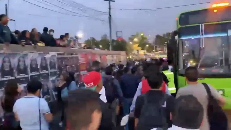 Los camiones de RTP tuvieron que transportar a las personas a las siguientes estaciones donde sí hay servicio / Especial