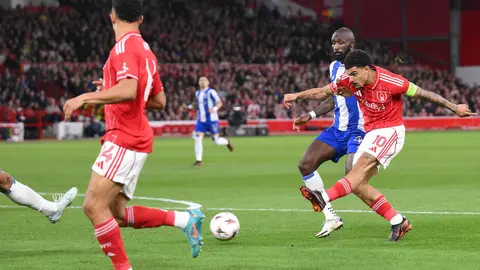 Morgan Gibbs-White vs Porto en la Europa Legue | AP