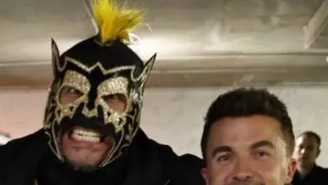 Alex Montiel, creador del personaje del Escorpión Dorado, respondió a las críticas tras la difusión del video. / @goldenescorpion