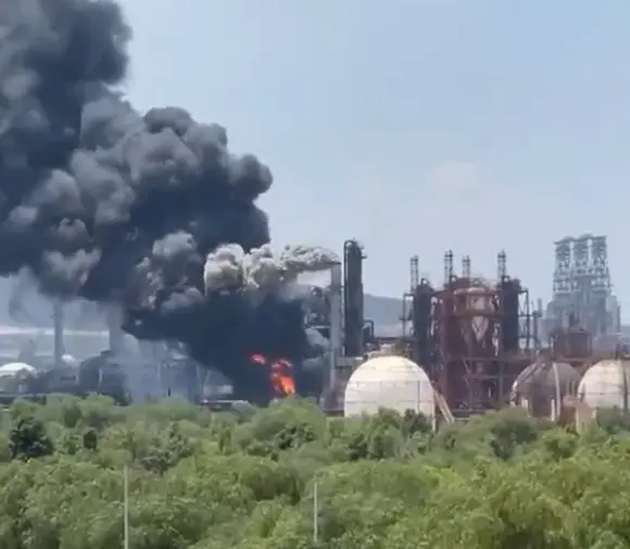 Pemex informó que el incidente fue controlado y no dejó personas lesionadas. / RS
