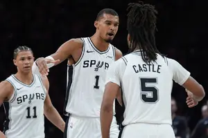 Spurs aplastan a Timberwolves y vuelven a la Final del Oeste tras nueve años de ausencia