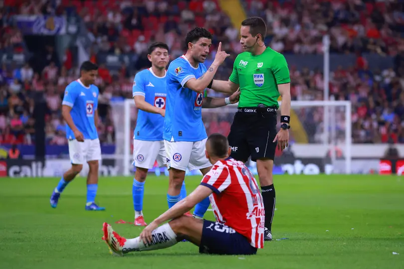 Roberto Alvarado en el Chivas vs Cruz Azul l IMAGO7