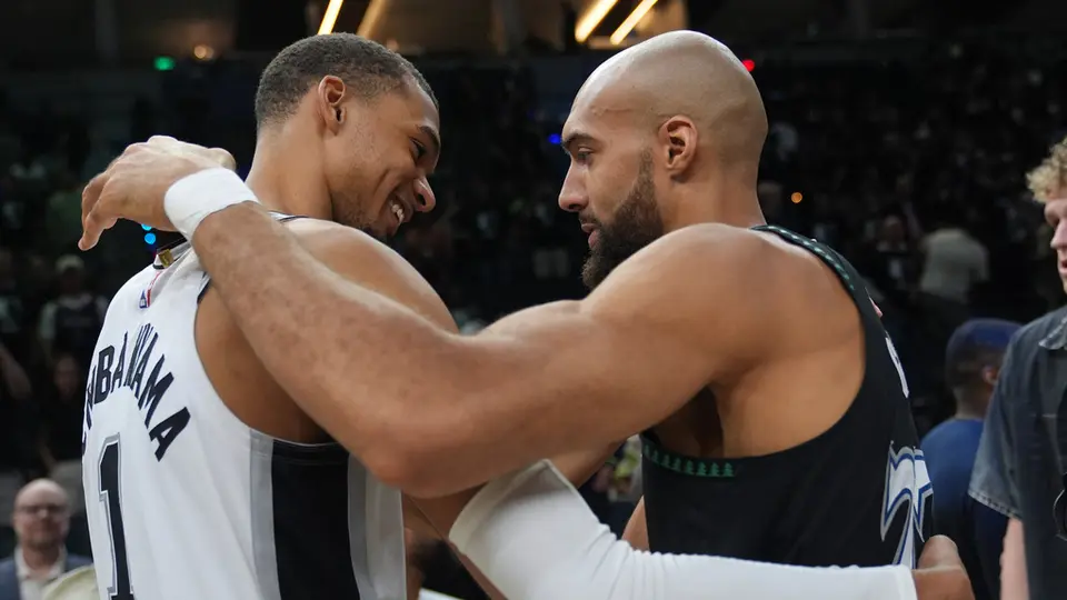Victor Wembanyama y Rudy Gobert | AP