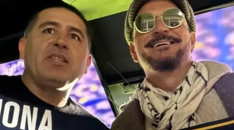 Ricardo Arjona con Juan Román Riquelme en La Bombonera | Boca Juniors