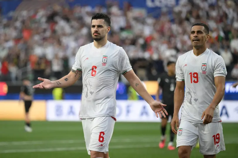 Ali Nemati y Saeid Ezatolahi reclaman en juego de Irán ante Nueva Zelanda | AFP