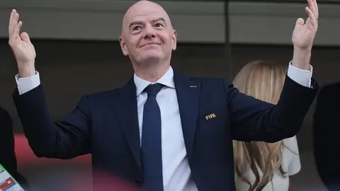 Infantino aparece en el vestuario de la Selección de Irán para darles un mensaje