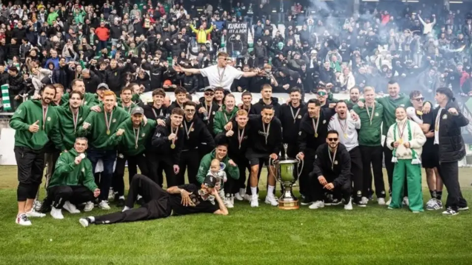 El plantel del Győri ETO celebrando el título de Liga con su afición en el ETO Park | INSTAGRAM: @etofc_official