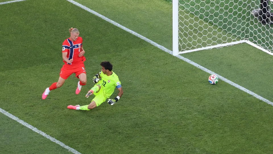 Erling Haaland anotando su segundo gol ante Irak | AP