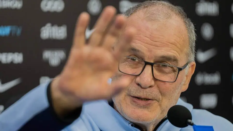 Marcelo Bielsa 'estalla' contra la prensa tras empate de Uruguay contra Arabia Saudita