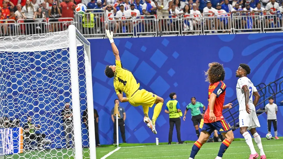 Vozinha realiza atajada ante España | MEXSPORT