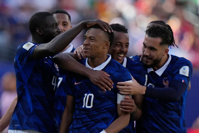 Mbappé anota doblete ante Senegal l AP
