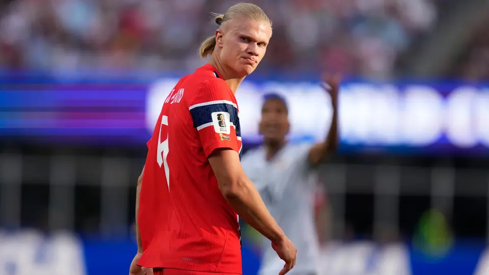 Erling Haaland en su primer partido de Mundiales | AP